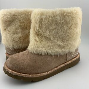 Kelly & Katie SZ 10 Tan boots with the fur